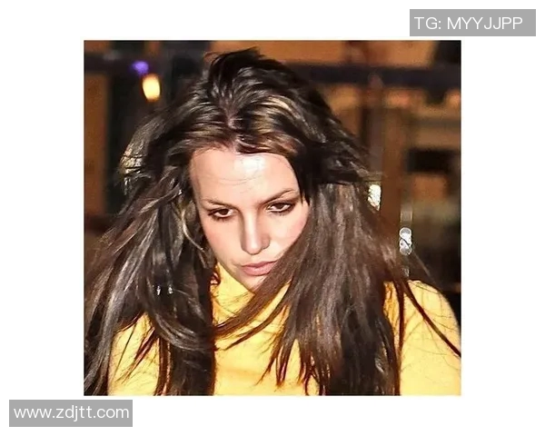 小甜甜布兰妮与足球明星的奇妙邂逅与跨界合作揭秘